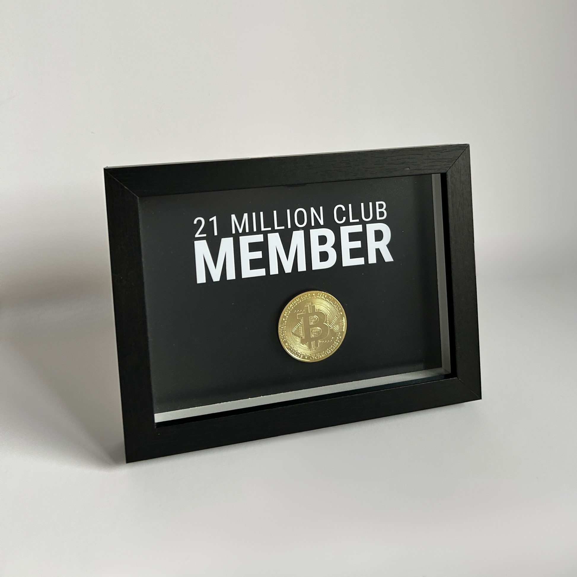 Krypto Kunst "21 Millionen Club Member" – Schwarz, Seitenansicht | KryptoFuchs