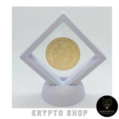 Dogecoin DOGE Kryptomünze – im weißen Schwebe-Display | KryptoFuchs