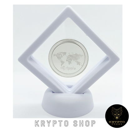 Ripple XRP Kryptomünze – Silber im weißen Schwebe-Display | KryptoFuchs