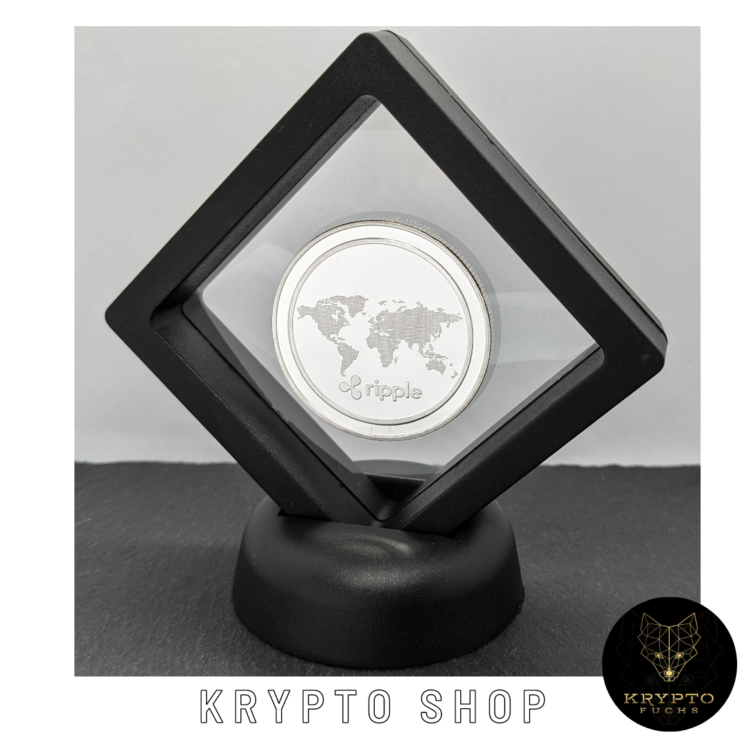 Ripple XRP Kryptomünze – Silber im schwarzen Schwebe-Display, weitere Ansicht | KryptoFuchs