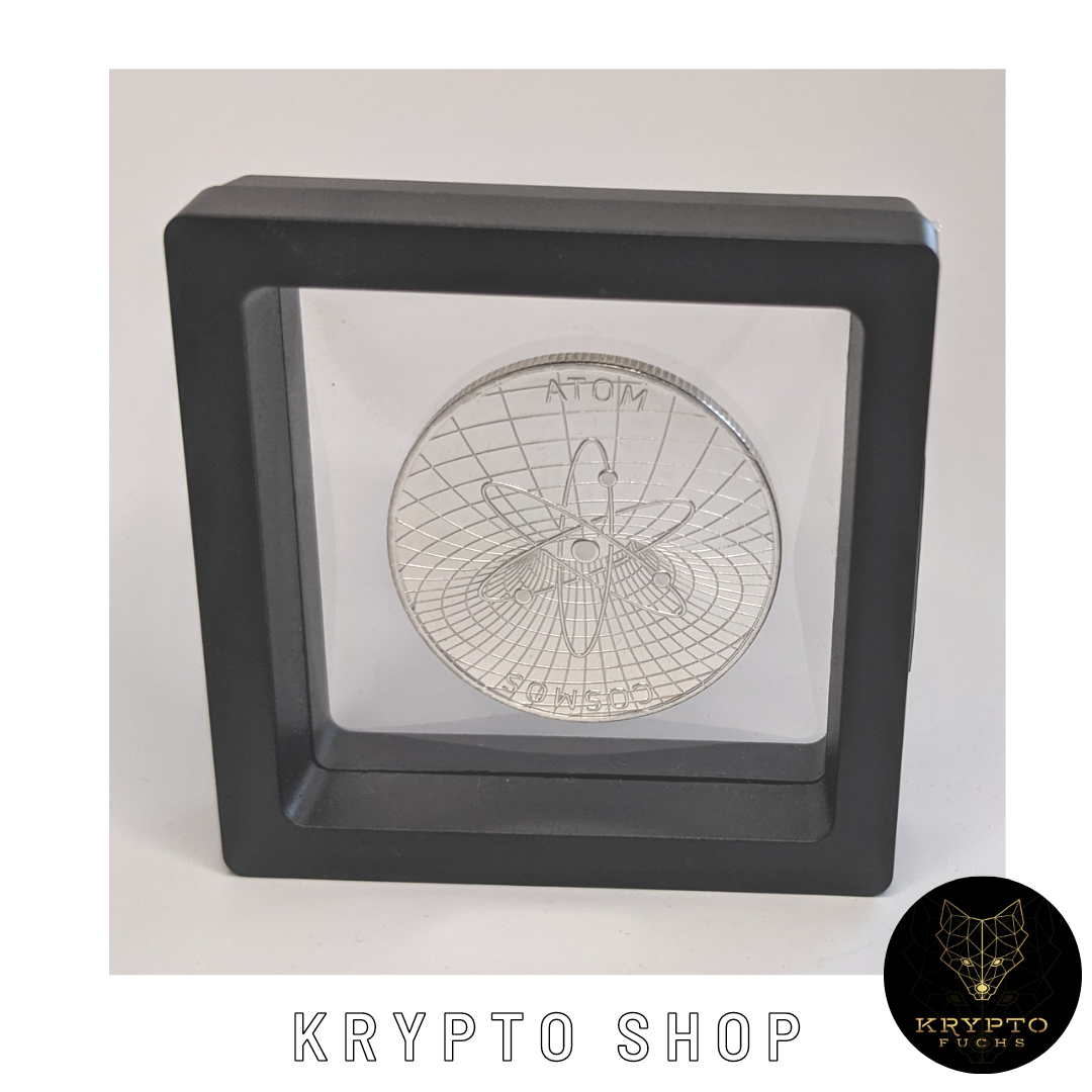 Cosmos ATOM Kryptomünze – Silber im schwarzen Schwebe-Display, groß | KryptoFuchs