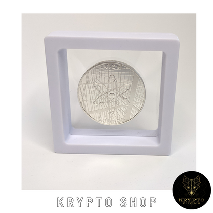 Cosmos ATOM Kryptomünze – Silber im weißen Schwebe-Display | KryptoFuchs
