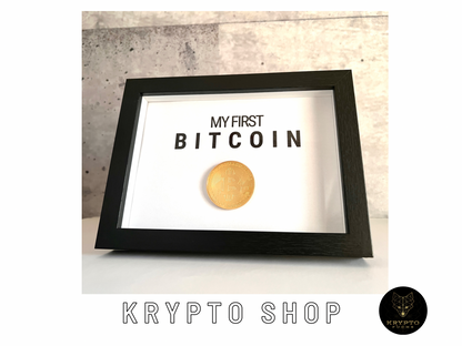 Krypto Kunst "My first Bitcoin" – gerahmt mit Münze | KryptoFuchs