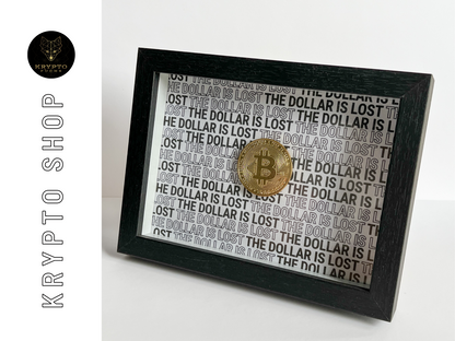 Krypto Kunst „The Dollar is lost" – Gerahmtes Poster Dollar-Verfall Bitcoin-Motiv | KryptoFuchs